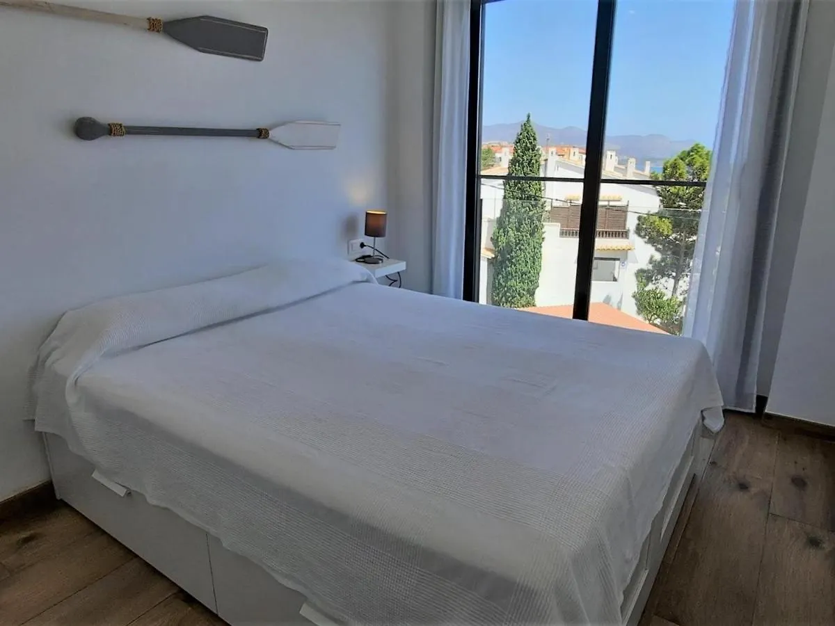 Encantador Apartamento Con Terraza En Llanca - Es-170-74 Apartment
